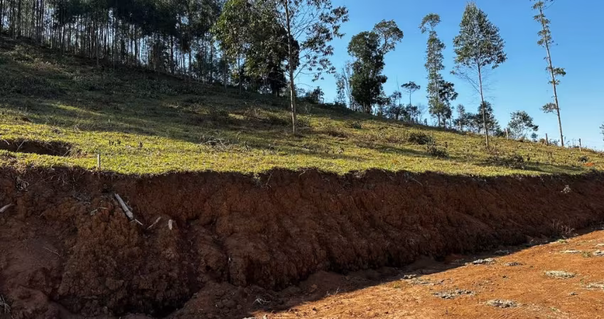 Terreno á venda com excelente topografia para construção de chácara
