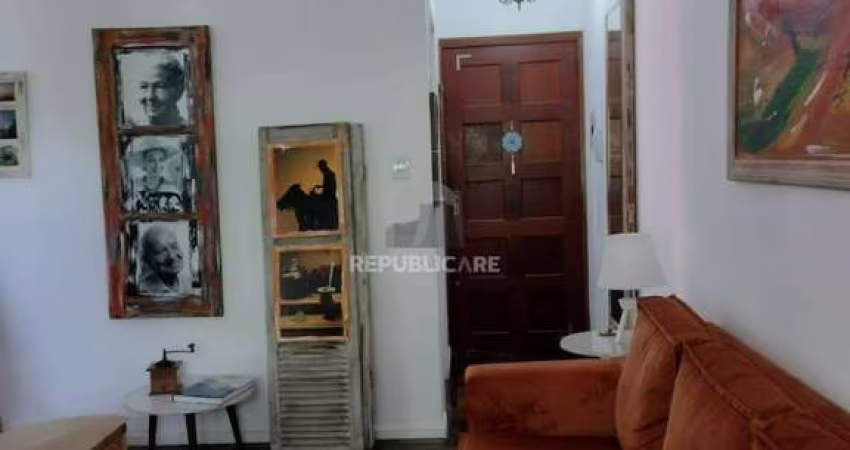 Apartamento de 2 dormitórios,  sala, cozinha, área de serviço separada, banheiro