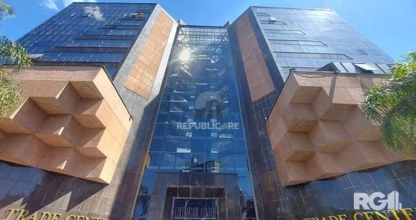 EXCELENTE SALA COMERCIAL NA CIDADE BAIXA COM 2 VAGAS ROTATIVAS A VENDA.