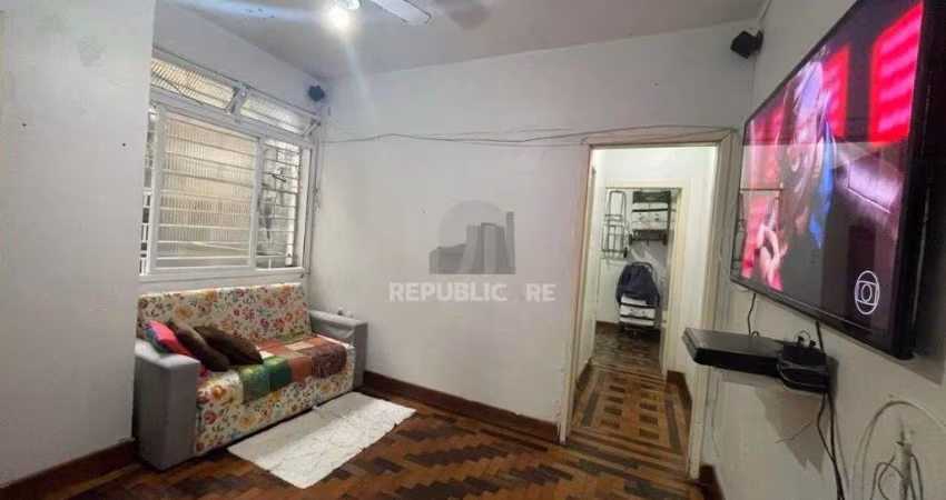 APARTAMENTO DE 2 DORMITÓRIOS NO CENTRO HISTÓRICO.