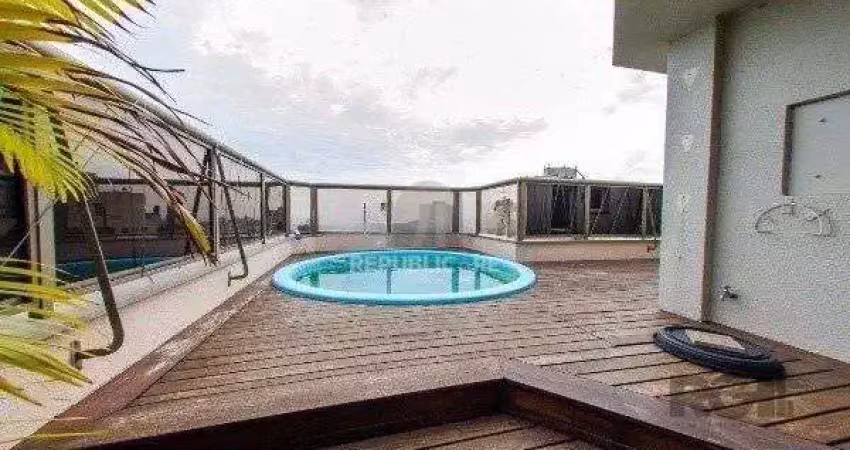 Vende-se ampla cobertura com 2 quartos transformados em 1 ampla suíte martes com