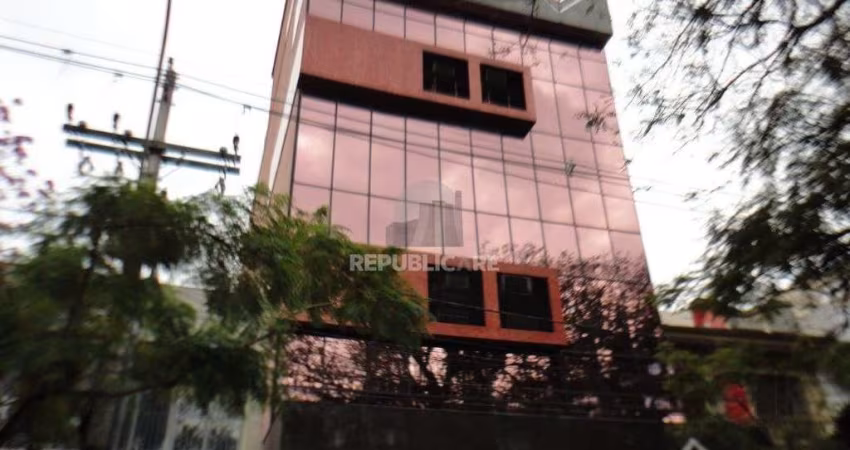 EXCELENTE SALA COMERCIAL COM GARDEN E VAGA EM FRENTE AO BRICK DA REDENÇÃO