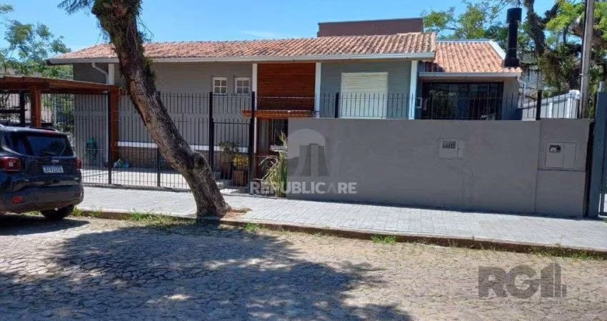 Casa 3 dormitórios à venda Teresópolis Porto Alegre/RS