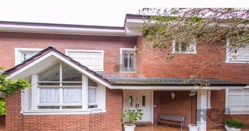 Casa à venda com 4 dormitórios, 372m² e 4 vagas
