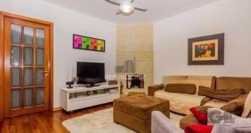 Casa com 7 Quartos e 6 vagas à Venda, 470 m² no Bairro Petrópolis