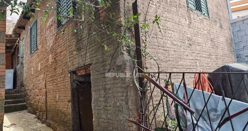terreno irregular com frente de 1.50m e por 21.50