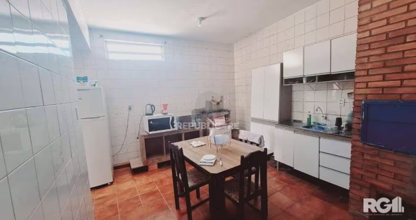CASA COM 3 DORMITÓRIOS, 5 VAGAS, NO BAIRRO JARDIM CARVALHO, PORTO ALEGRE RS