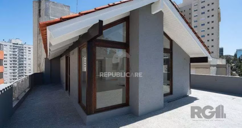 Cobertura à venda no bairro auxiliadora com 3 dormitórios e 244 m² úteis.