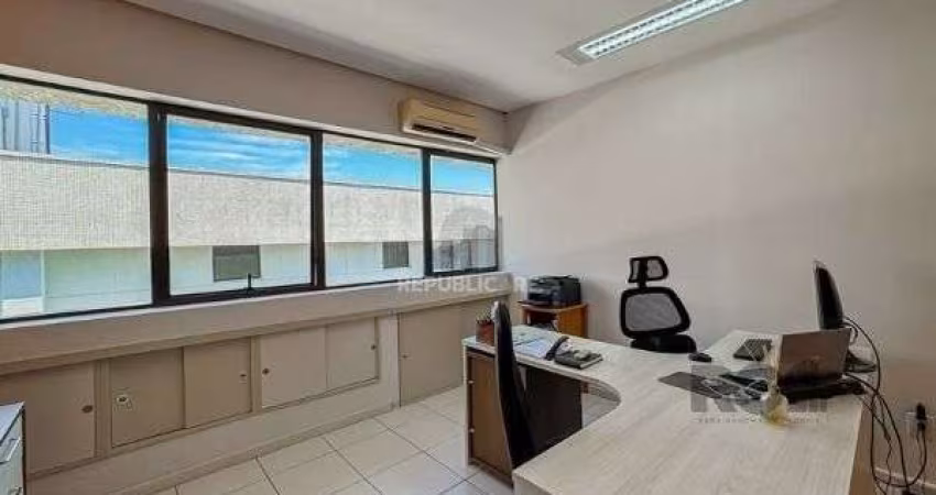 Conjunto/Sala em Porto Alegre, no bairro Bom Fim, e 0 banheiros, à venda.