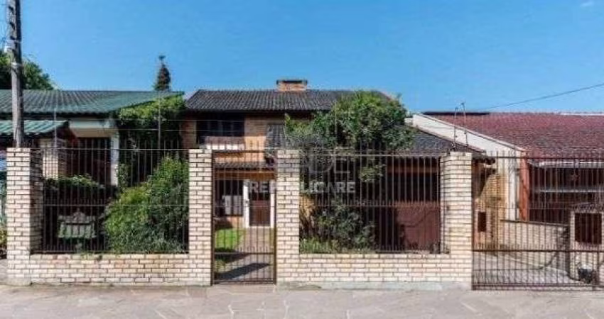 Sobrado em Porto Alegre, no bairro Camaquã, com 3 dormitório(s), e 3 banheiros,