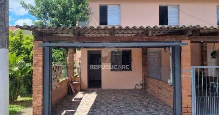 Sobrado em Porto Alegre, no bairro Vila Nova, com 2 dormitório(s), e 2 banheiros