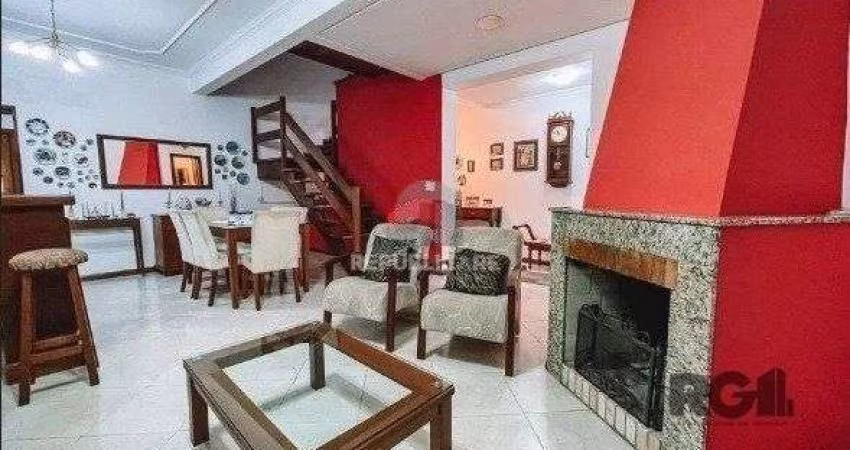 Casa para Venda - 360m², 3 quartos com suites,4 banheiros e 2 vagas - Menino Deu
