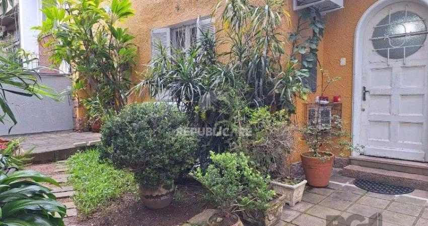 Casa 3 dormitórios à venda Petrópolis Porto Alegre/RS