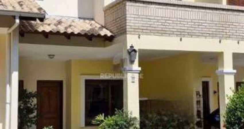 Sobrado com três dormitórios no Condoínio Residência Jardim Verde Ipanema.