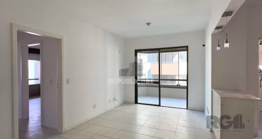 COBERTURA COM 174M², DE FRENTE, 3 DORMITÓRIOS, EM ÓTIMA LOCALIZAÇÃO NO MENINO DE