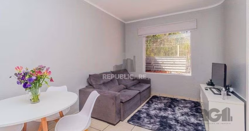Casa com 99,73m², 2 dormitórios, 2 vagas no bairro Floresta