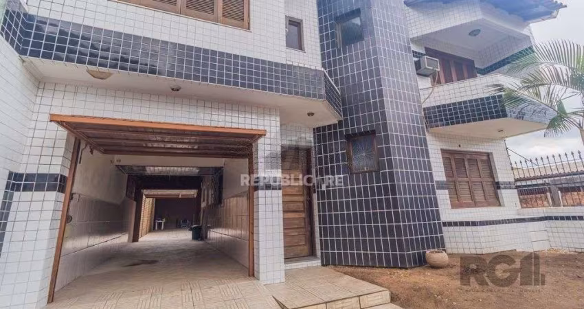 Casa com 240m², 3 dormitórios, 6 vagas no bairro Sarandi