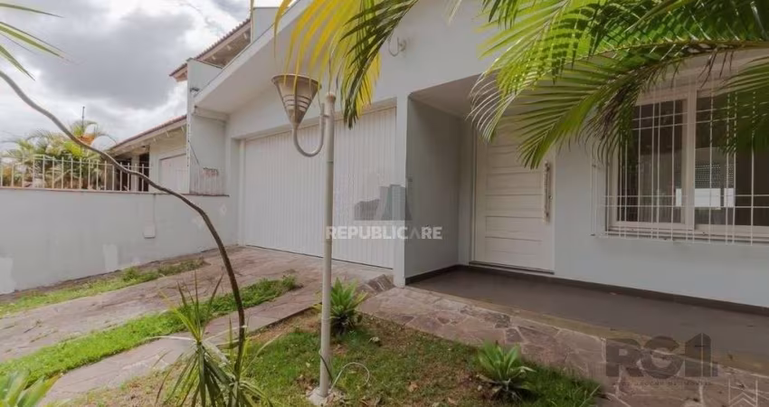 Casa 03 quartos, 02 vagas,próxima à Assis Brasil e Sertório.