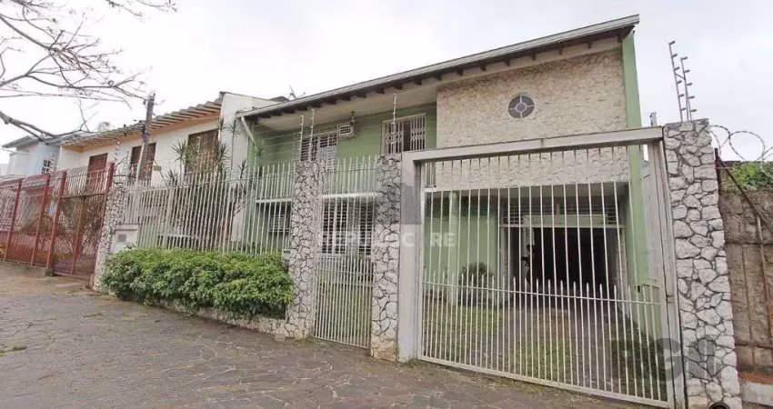 Casa com 5 suítes, 7 banheiros, 4 vagas no bairro partenon