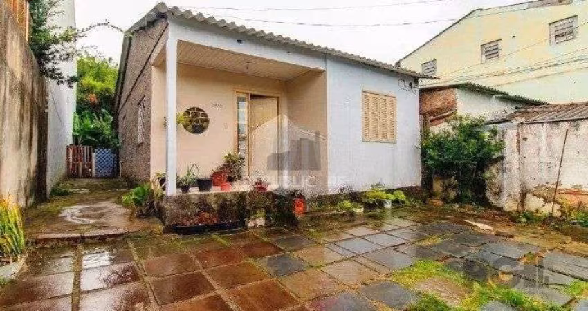 Casa 02 dormitórios na Rua do Banco Inglês, Santa Tereza