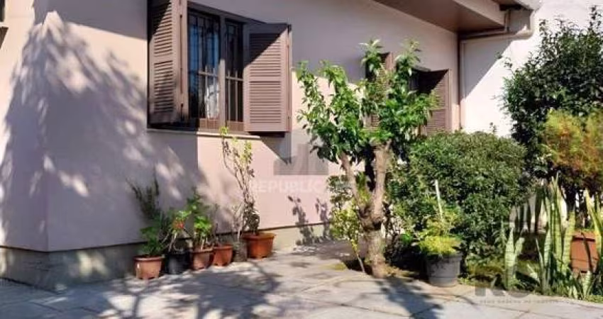 Casa de 4 dormitórios no bairro Santa Rosa de Lima