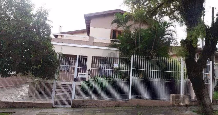Casa de 3 dormitórios no bairro  Sarandi