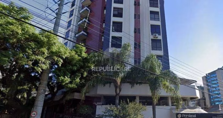 04 salas com 160m², todas interligadas no mesmo corredor,  03 vagas cobertas, 04