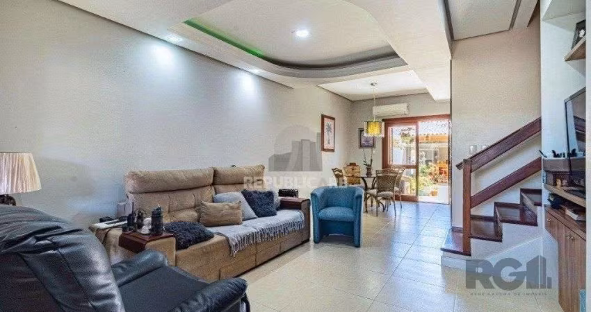 Casa de 3 dormitórios no bairro Cavalhada
