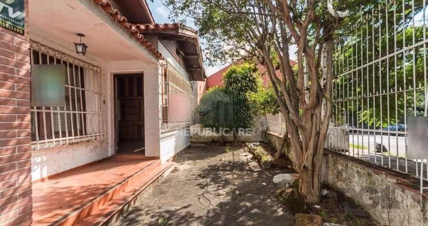 Casa de 4 dormitórios, no bairro Medianeira