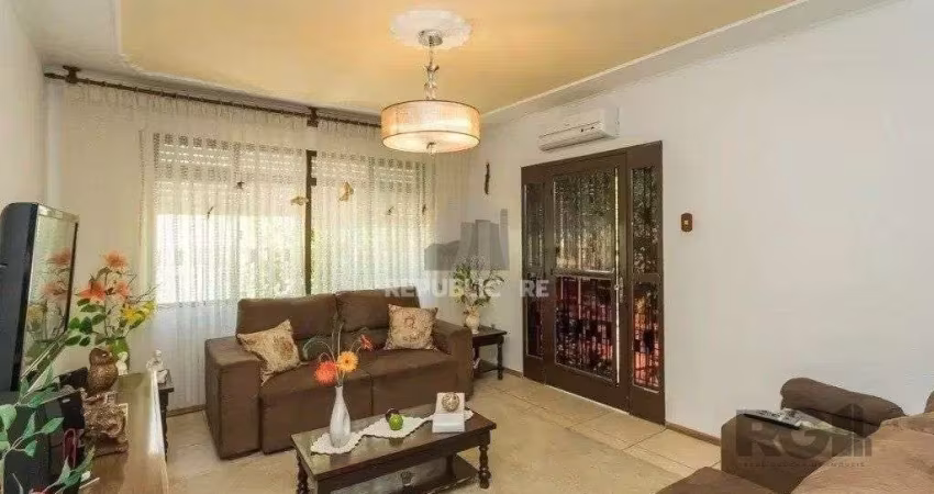 Casa de 3 dormitórios no bairro Jardim Carvalho