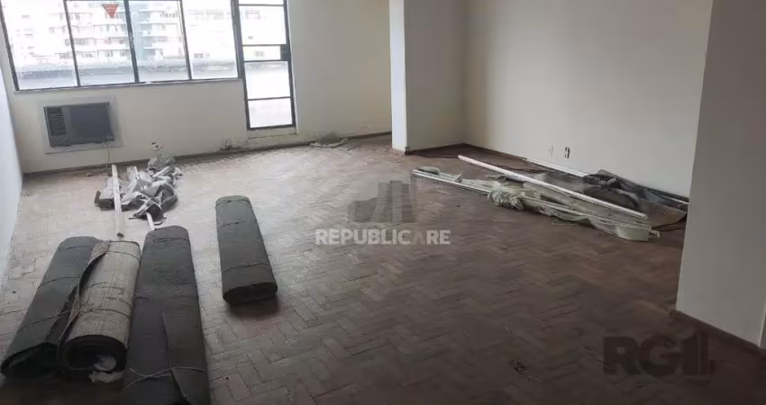 Escritório à venda no centro histórico com 155 m² de área útil disponível.