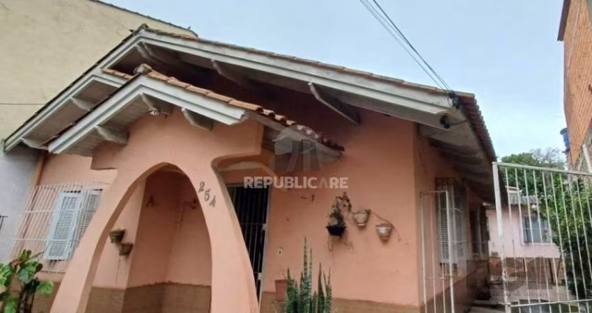 Casa térrea com edícula aos fundos