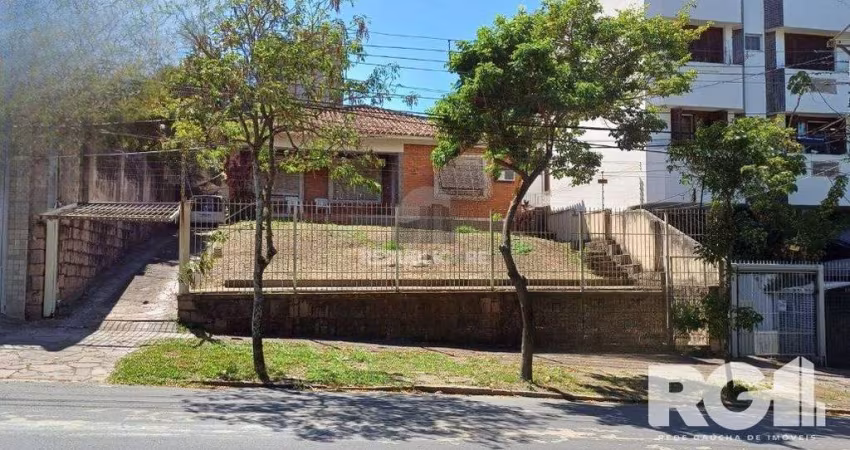 Casa 3 dormitórios à venda Petrópolis Porto Alegre/RS