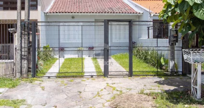 Casa  no Bairro Hípica, 100% reformada, 2 dormitórios, 1 vaga de garagem.