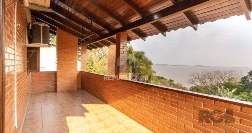 Casa para Venda - 220m², 3 dormitórios, sendo 2 suites, 5 vagas - Espirito Santo