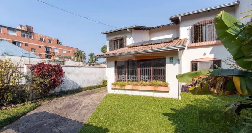 Casa para Venda - 72.6m², 4 dormitórios, sendo 1 suites, 6 vagas - Camaquã