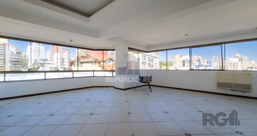 Cobertura com 222m² privativos, 3 quartos, 1 suite, lareira, piscina, 2 vagas no