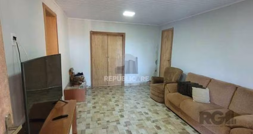 Casa 2 dormitórios à venda Guarujá Porto Alegre/RS