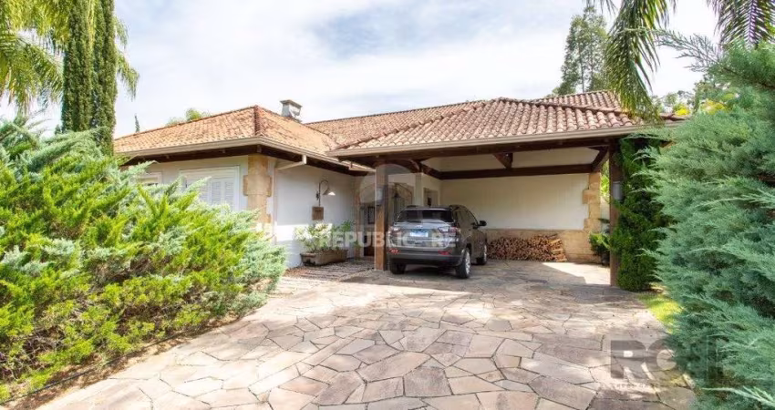 Casa Condominio para Venda - 380m², 3 dormitórios, sendo 3 suites, 6 vagas - Ter