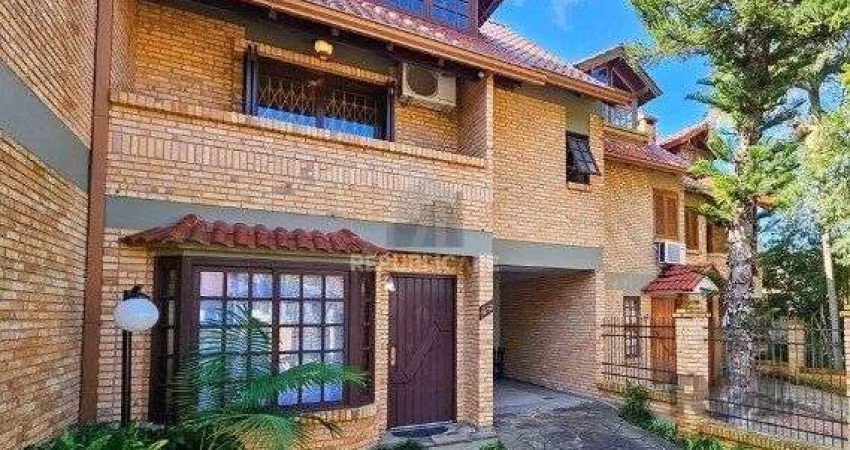 Casa de 3 dormitórios com 2 vagas de garagem no bairro Jardim Isabel
