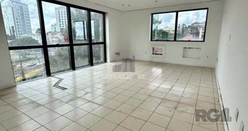 Sala comercial no bairro Auxiliadora desocupada