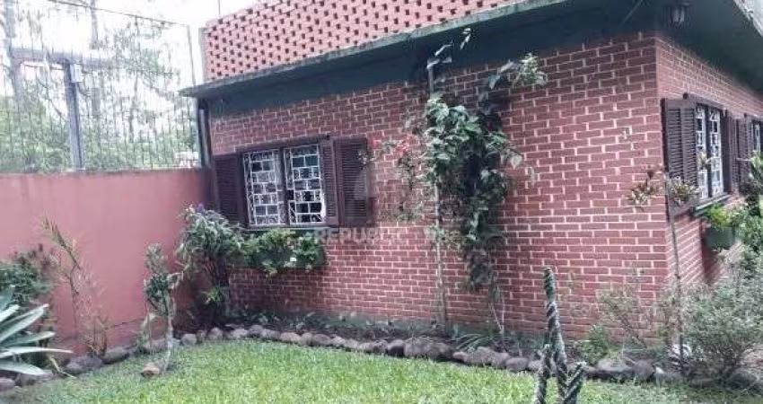 Casa em Porto Alegre, no bairro Pedra Redonda, com 2 dormitório(s), e 2 banheiro