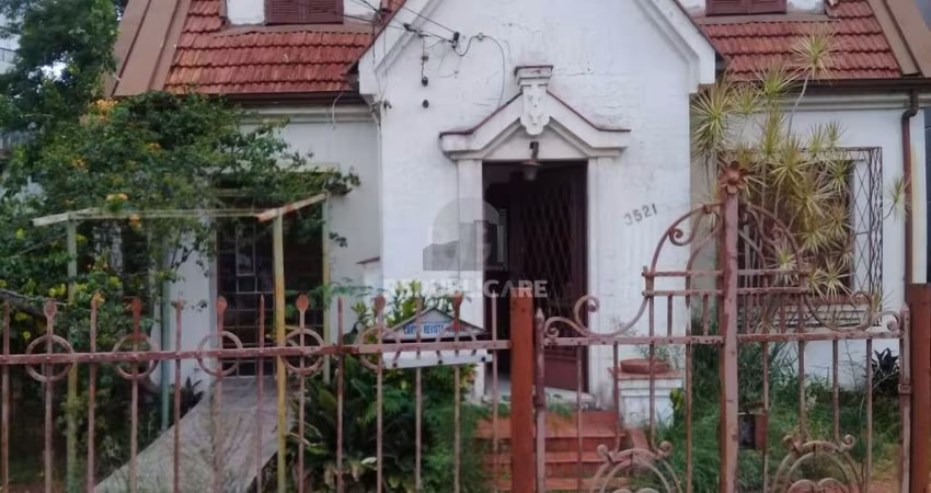 Casa de 4 dormitórios na Av. Teresópolis bairro Teresópolis