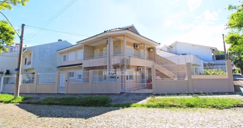 Casa térrea de 2 dormitórios e 3 vagas de garagem na Vila Ipiranga em Porto Aleg