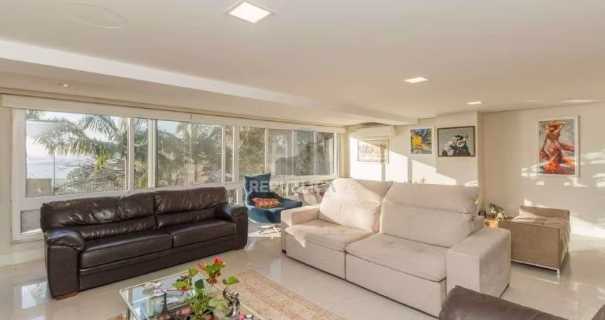 Excelente casa de 466m² com 03 suítes e 4 vagas de garagem.