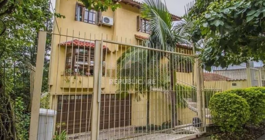 Casa 4 dormitórios à venda Medianeira Porto Alegre/RS