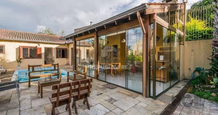 Casa 279m² - 4 dormitórios, 3 vagas no bairro Santa Tereza