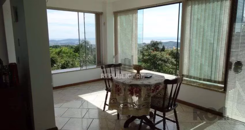 Casa residencial à venda no bairro teresópolis com 2 dormitórios e 258 m² de área útil.
