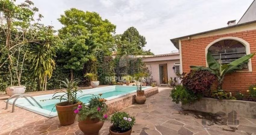CASA PRÓXIMA AO PONTAL, com 5 vagas, 3 dormitórios!