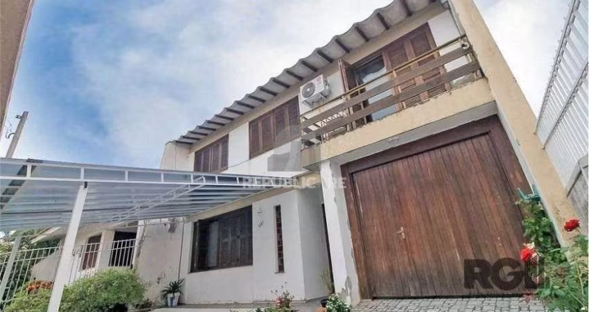 Casa de 285m² - 4 dormitórios, 4 vagas no bairro Bom Jesus